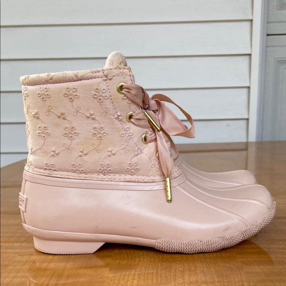 Sperry Shoes - Sperry Saltwater Eyelet Pink Duck Boots Womens Size 6.5